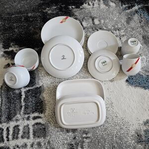 Cool vintage TWA airline dinnerware